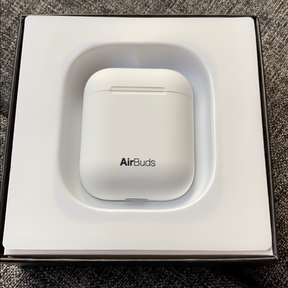 Air buds  wireless blue tooth